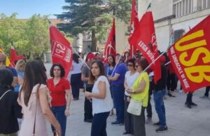 Nuoro, sit-in davanti al Tribunale: protesta dei lavoratori precari