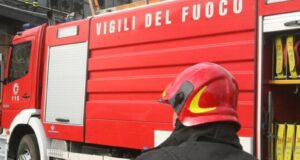 Paura a Cagliari, due bici elettriche innescano il fuoco in una casa