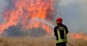 Incendio a Monserrato, fiamme vicino all’osservatorio