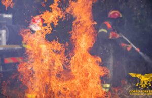 Incendi in Sardegna, registrati 20 roghi | Case evacuate a San Giovanni Suergiu