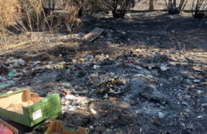 Santa Giusta, brucia rifiuti e scatena un grosso incendio: denunciato