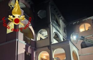 Olbia, incendio in un appartamento: due intossicati e venti evacuati