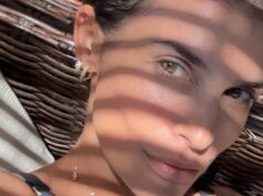 Elisabetta Canalis, relax ad Alghero tra sole e acque cristalline