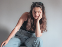 Valo Pusceddu: “Con la stand-up cerco di far sentire le persone meno sole”