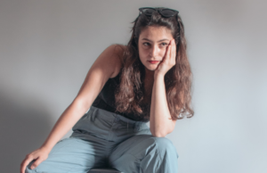 Valo Pusceddu: “Con la stand-up cerco di far sentire le persone meno sole”