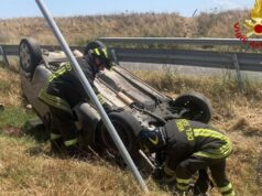 Paura a Villasor, auto esce di strada e si ribalta: 55enne in codice rosso
