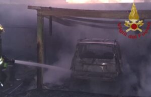 Paura a Selargius, auto in fiamme nel box: evitati danni alla casa