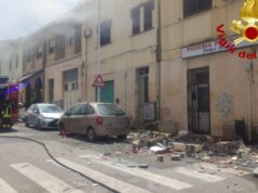 Esplosione a Sassari, l’intervento dei Vigili del fuoco | Video