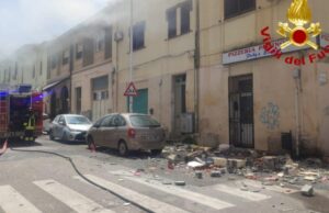 Esplosione a Sassari, l’intervento dei Vigili del fuoco | Video