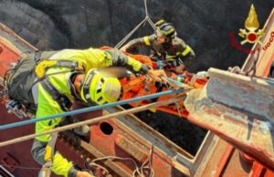 Portoscuso, operaio ferito nella stiva di una nave