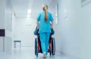 Sanità sarda, Fratelli d’Italia attacca: “Stabilizzare Oss e scorrere le graduatorie”