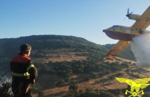 Devastante incendio a Loiri Porto San Paolo: presenti elicotteri e canadair