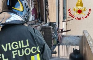 Paura a Oristano, in fiamme impianto di climatizzazione in condominio