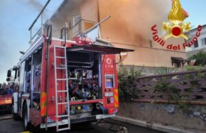 Portoscuso, incendio in un’abitazione: salvi un anziano e il figlio con disabilità