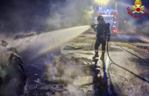 Decimoputzu, auto prende fuoco sulla Provinciale 3: salvo il conducente