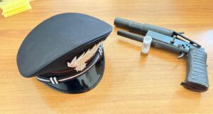 Carbonia, fermato con una pistola artigianale: 20enne in manette