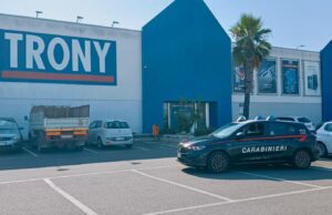 San Sperate, furto nella notte al Trony: ladri in fuga con diversi cellulari