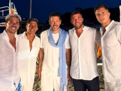 Calciomercato in spiaggia: Romano incontra la famiglia Simeone a Villasimius