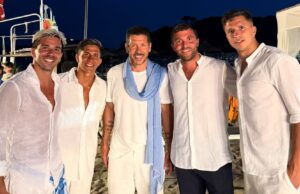 Calciomercato in spiaggia: Romano incontra la famiglia Simeone a Villasimius