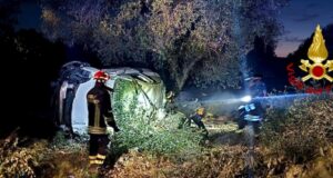 Uri, auto fuori strada dopo un volo di 20 metri: il conducente non si trova