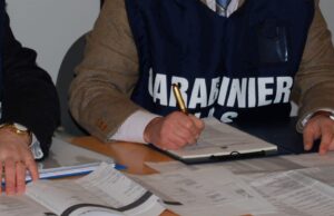 Cagliari, in casa una clinica estetica abusiva: denunciata una 35enne