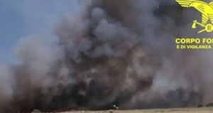 Ancora paura a Olbia: fiamme vicino all’aeroporto, chiuso lo spazio aereo