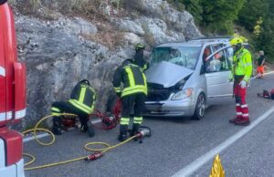 Brutto incidente a Urzulei, auto si schianta su una roccia: grave una donna