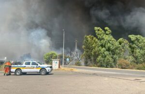 Incendio alle porte di Carbonia: evacuate case, in volo Canadair e Super Puma