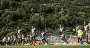 Cagliari, si lavora in ritiro: Pisacane prova subito due moduli tattici