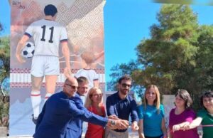 Cagliari, omaggio a Gigi Riva: cabina elettrica in onore del Mito