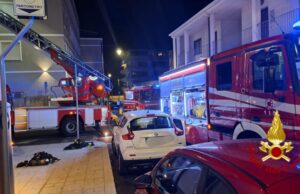 Paura a Olbia, fiamme in un appartamento e palazzo evacuato