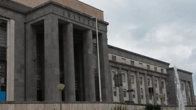 Curava tumori con ultrasuoni: annullata la condanna per omicidio