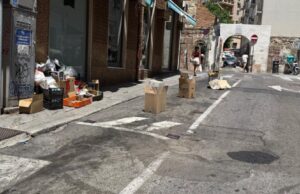 Cagliari, Stampace sommersa dai rifiuti: la rabbia dei residenti