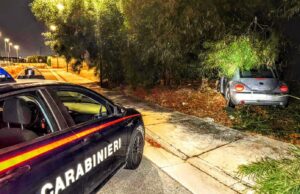 Cagliari, fugge dai Carabinieri e si schianta su un albero: era ubriaco