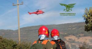 Paura a Carloforte, vasto incendio in corso: evacuate due case