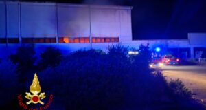 Incendio in un capannone tra Bolotana e Ottana: a fuoco 180 rotoballe