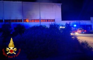 Incendio in un capannone tra Bolotana e Ottana: a fuoco 180 rotoballe