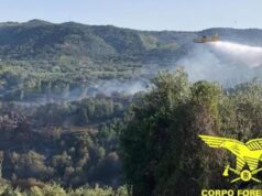 Incendio a Burcei: due elicotteri del Corpo Forestale in azione