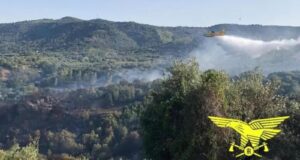 Incendio a Burcei: due elicotteri del Corpo Forestale in azione