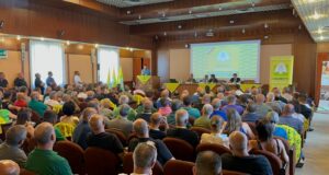 Campagne in trincea, all’assemblea Coldiretti scotta il tema dermatite bovina