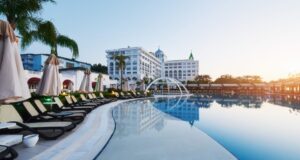 Federalberghi e Fipe attaccano Desirè Manca: “Clima ostile e zero ascolto”