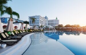 Federalberghi e Fipe attaccano Desirè Manca: “Clima ostile e zero ascolto”