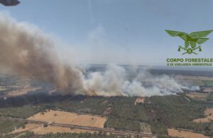 Incubo incendi in Sardegna, 35 in un solo giorno: a Uta mezzi aerei nazionali