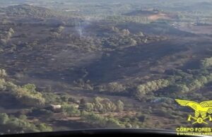 Villacidro, l’incendio riparte: in azione Canadair ed elicotteri