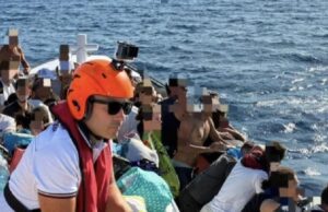 Inferno a Punta Molentis: 140 bagnanti evacuati via mare