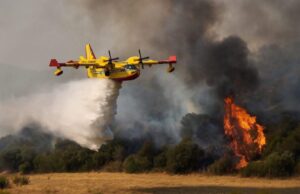 Disperazione a Villacidro, non si placano le fiamme: elicotteri in azione
