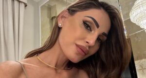 Polemiche su Anna Tatangelo: “È andata in Sardegna, ma doveva esibirsi a Trapani”