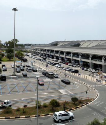 Elmas, in aeroporto con 63 ovuli di cocaina nel corpo: arrestata