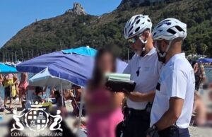 Cagliari, fumo in spiaggia e mozziconi nella sabbia: raffica di multe