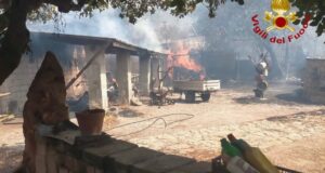 Terrore a Ozieri, incendio minaccia le case: in campo anche due canadair